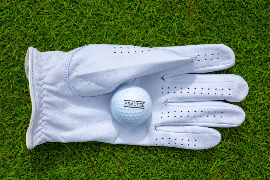 aksesoris golf wajib, perlengkapan golf terbaik, alat golf yang dibutuhkan